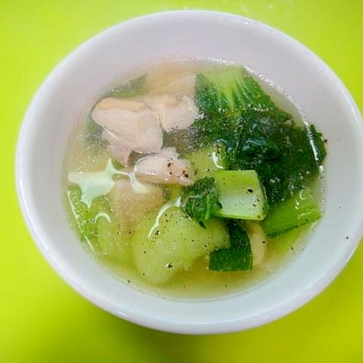 チンゲン菜と鶏肉のスープ
